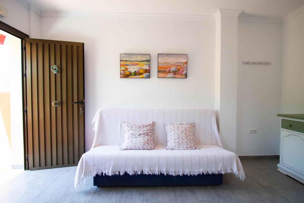 Apartamentos Turisticos Trajano Bolonia Buitenkant foto