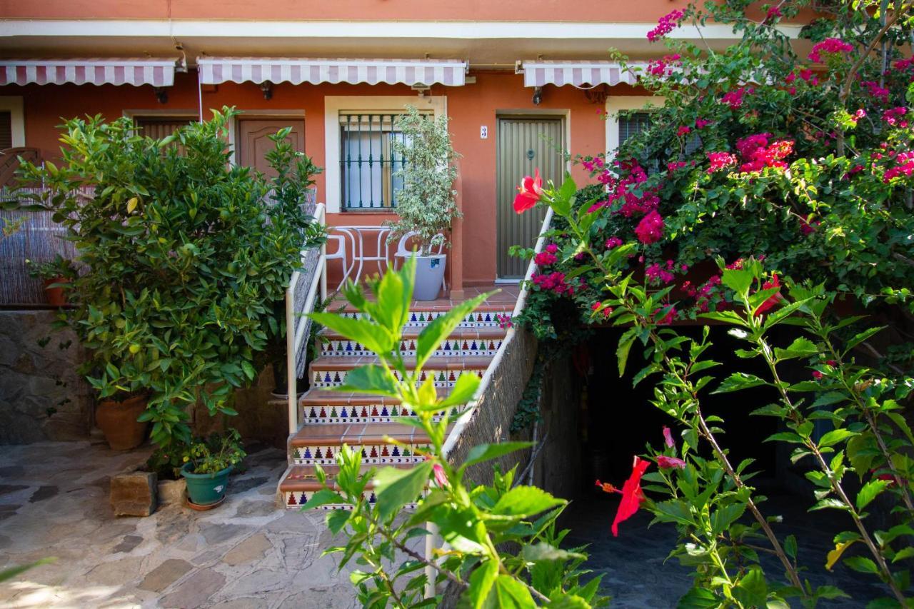 Apartamentos Turisticos Trajano Bolonia Buitenkant foto
