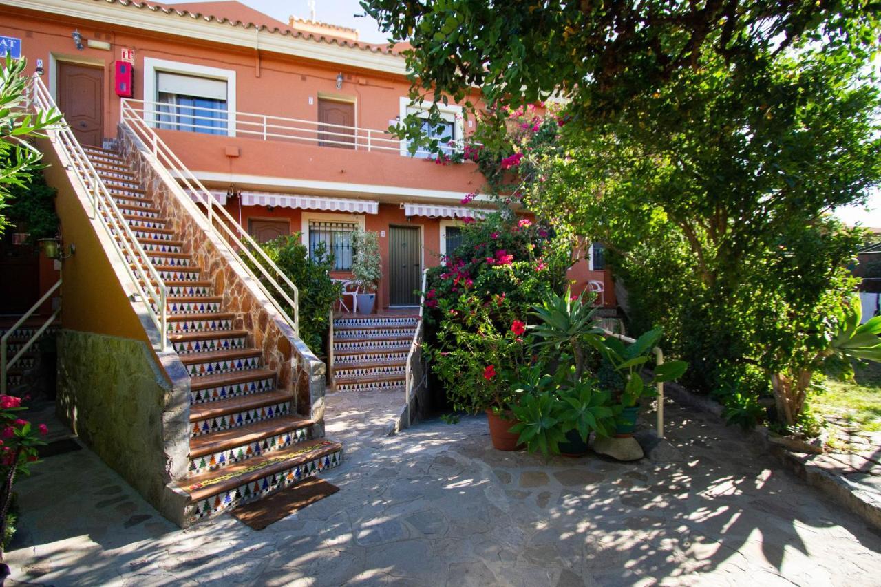 Apartamentos Turisticos Trajano Bolonia Buitenkant foto