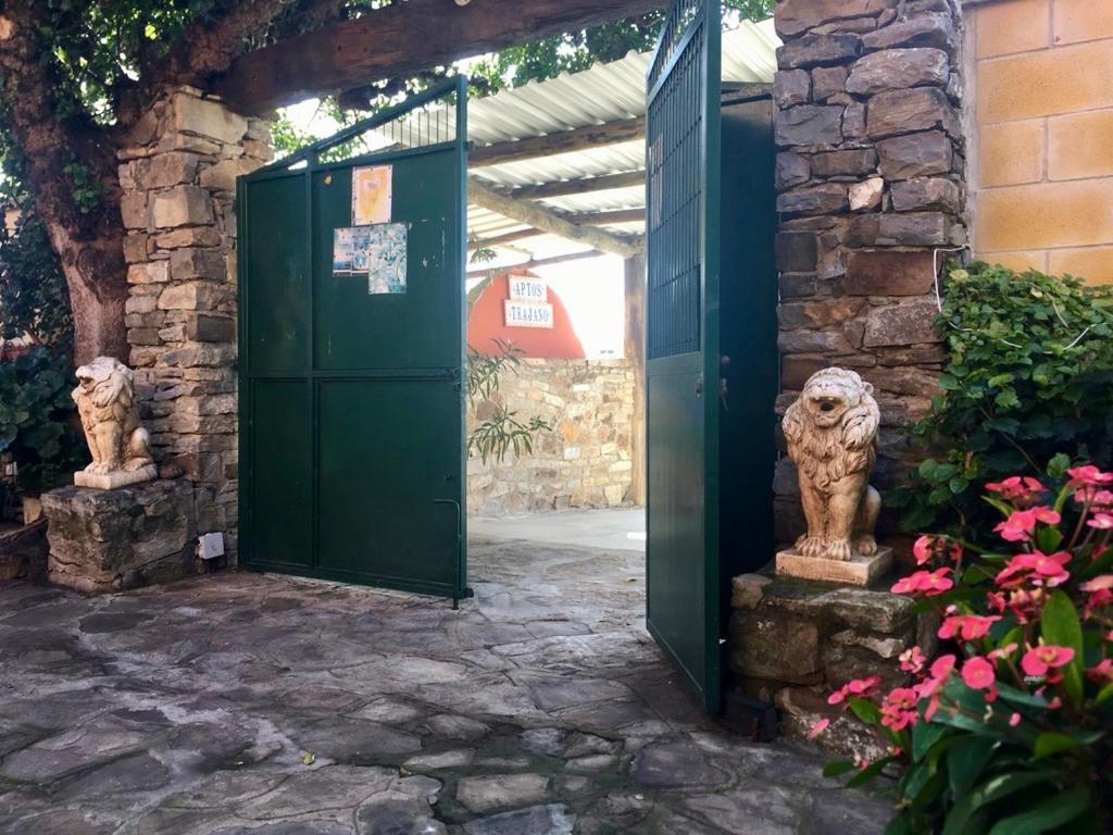 Apartamentos Turisticos Trajano Bolonia Buitenkant foto